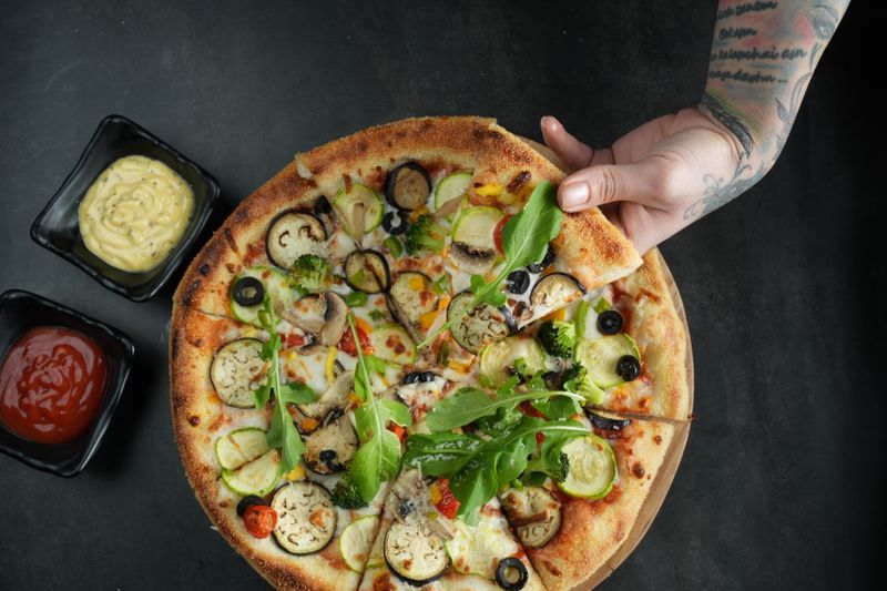 Pequod's pizza appetizer platter with garlic bread deal